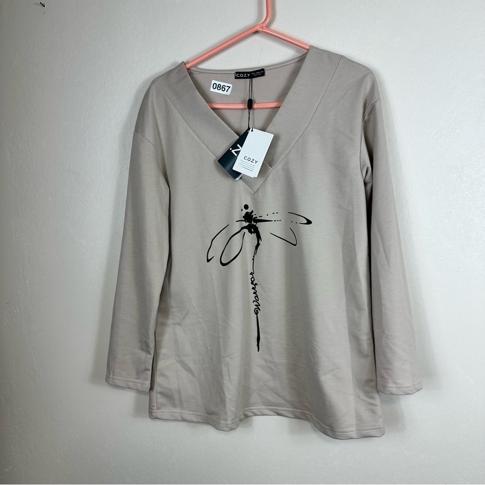 C.o.z.y. Dragon fly. Warrior nwt p2p-19. Length 27 long sleeve. Cream / black.